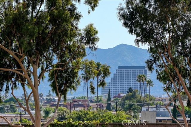 452 Woodbury Road, Glendale CA: https://media.crmls.org/medias/62b718d8-3080-4713-a393-11b8009d3c66.jpg