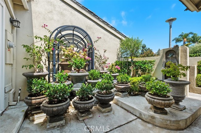 Detail Gallery Image 6 of 43 For 5 Rue Marseille, Newport Beach,  CA 92660 - 3 Beds | 2/1 Baths