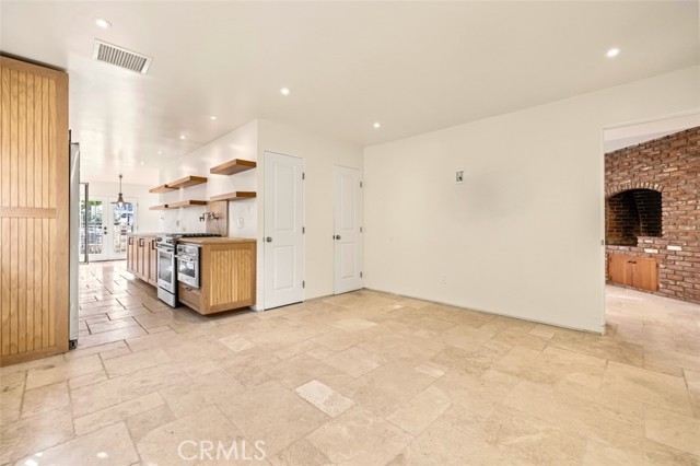 Detail Gallery Image 24 of 59 For 89 Rivo Alto Canal, Long Beach,  CA 90803 - 5 Beds | 3/1 Baths