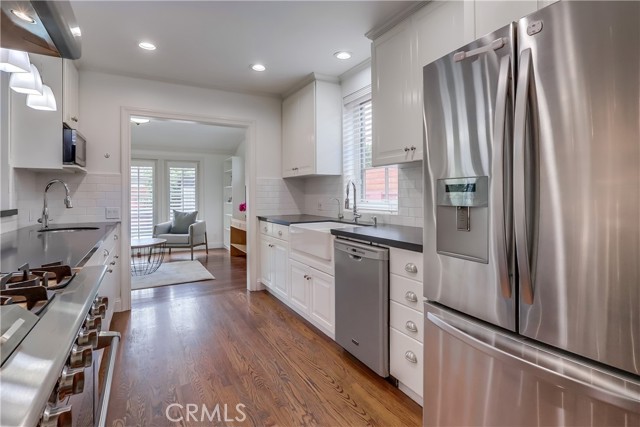 Detail Gallery Image 20 of 30 For 12640 Albers St, Valley Village,  CA 91607 - 6 Beds | 4 Baths
