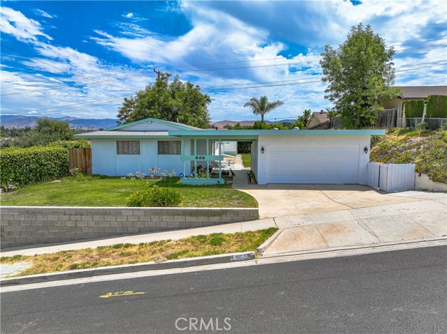 868 Moffatt Circle photo 3