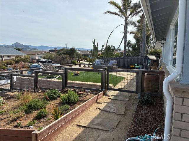 Detail Gallery Image 3 of 10 For 1049 Bay Oaks, Los Osos,  CA 93402 - 3 Beds | 2 Baths