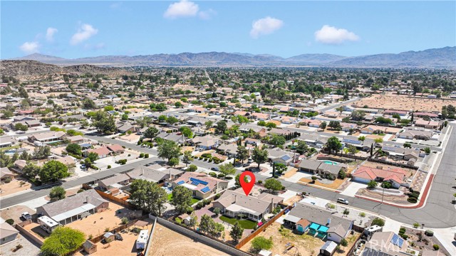13950 High Falls Trail, Apple Valley CA: https://media.crmls.org/medias/62b87318-18f4-414e-a79f-3bf4093ef924.jpg