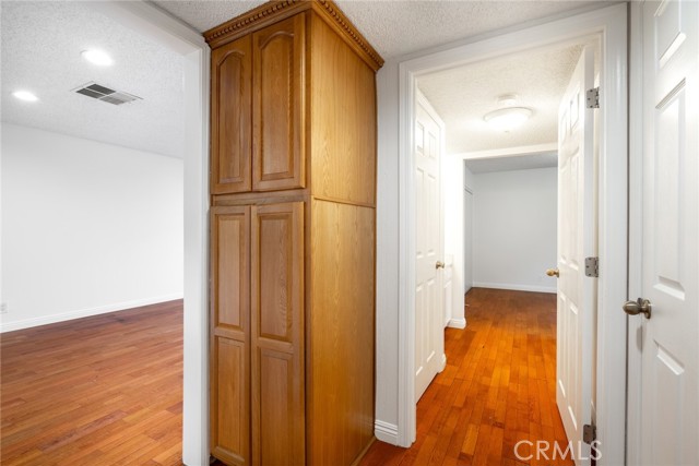 Detail Gallery Image 10 of 33 For 10149 Commerce Ave #8,  Tujunga,  CA 91042 - 2 Beds | 2 Baths