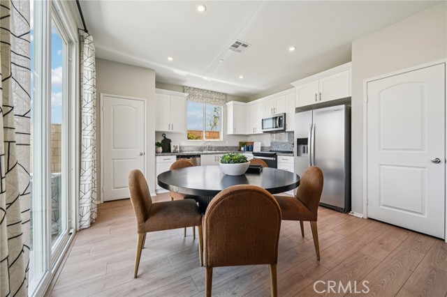 Detail Gallery Image 8 of 22 For 13613 Flying Cloud Way, Victorville,  CA 92394 - 3 Beds | 2/1 Baths