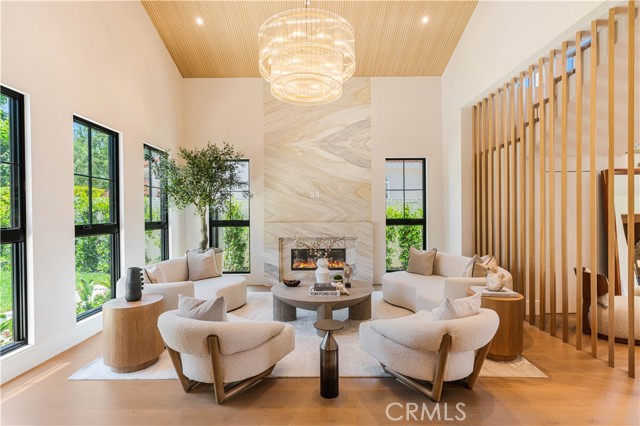 Detail Gallery Image 3 of 37 For 16711 Moorpark St, Encino,  CA 91436 - 6 Beds | 6/1 Baths