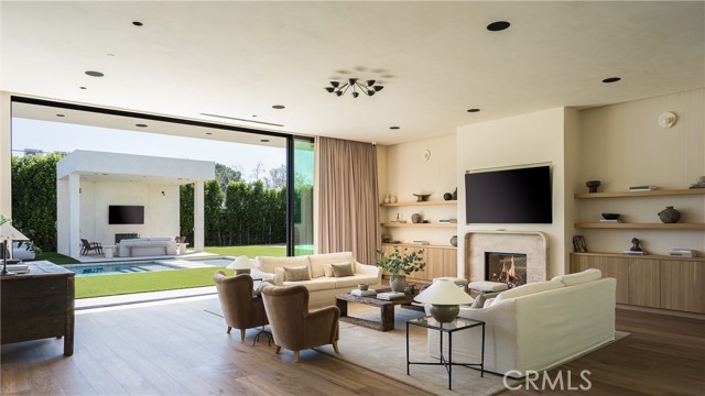 5824 Manton Avenue, Woodland Hills CA: https://media.crmls.org/medias/62b9df5c-8d0d-4d54-a3c6-e0e5aba0643d.jpg