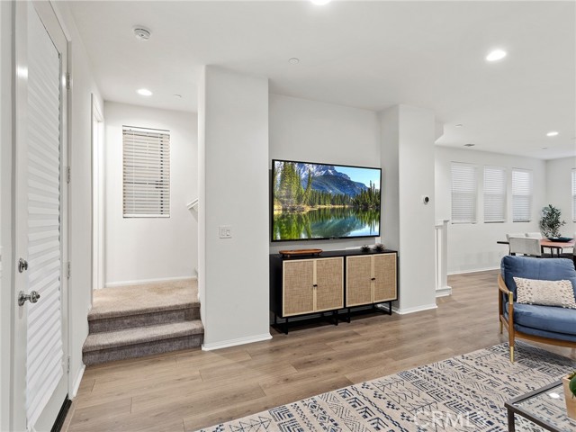 Detail Gallery Image 19 of 53 For 11238 N Mission Heights Dr, –,  CA 91345 - 3 Beds | 3 Baths