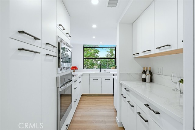 Detail Gallery Image 9 of 29 For 11601 Montana Ave #7,  Los Angeles,  CA 90049 - 2 Beds | 3 Baths