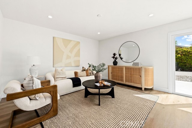 Detail Gallery Image 14 of 43 For 937 Carnation, Costa Mesa,  CA 92626 - 5 Beds | 3 Baths