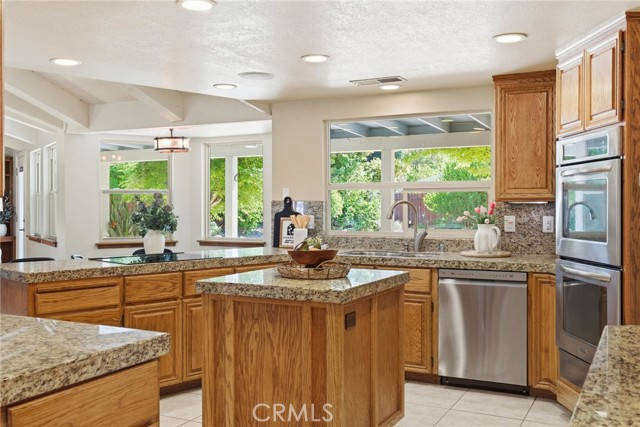 Detail Gallery Image 11 of 43 For 736 Leafcrest Drive, Chico,  CA 95926 - 5 Beds | 3 Baths