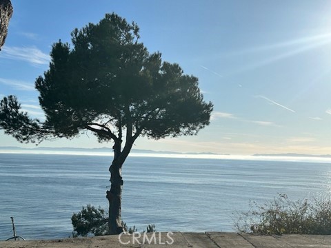 https://media.crmls.org/medias/62bb1fca-6cb5-47d2-9a05-0f27dbe07ce3.jpg?preset=X-Large