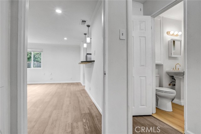 Detail Gallery Image 11 of 22 For 5657 Donna Ave, Tarzana,  CA 91356 - 2 Beds | 1 Baths