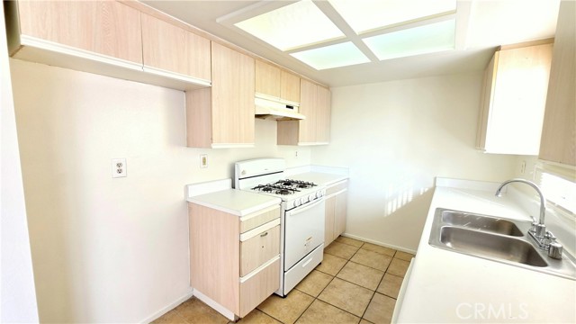 Detail Gallery Image 6 of 18 For 937 E Deodar St #7,  Ontario,  CA 91764 - 2 Beds | 2 Baths