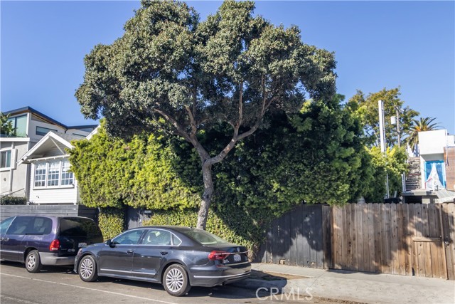 Detail Gallery Image 2 of 38 For 243 Windward, Venice,  CA 90291 - 2 Beds | 2 Baths