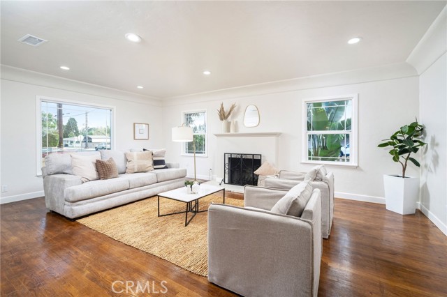 501 E 5th Street, Ontario CA: https://media.crmls.org/medias/62bcd489-e632-410f-a440-8291a4868bfa.jpg