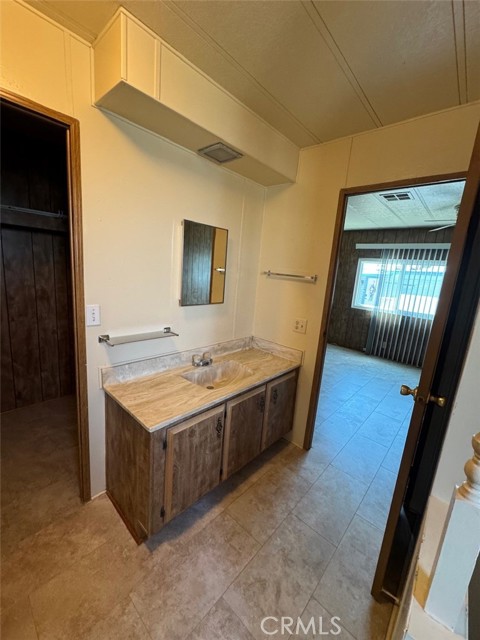 15181 Van Buren Boulevard, Riverside CA: https://media.crmls.org/medias/62bdf9c9-e09d-42cc-864d-a8c7487c5ee4.jpg