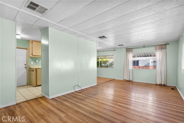 21001 Plummer Street, Chatsworth CA: https://media.crmls.org/medias/62be43a1-d291-49c2-b41f-6a8ea092a4c5.jpg