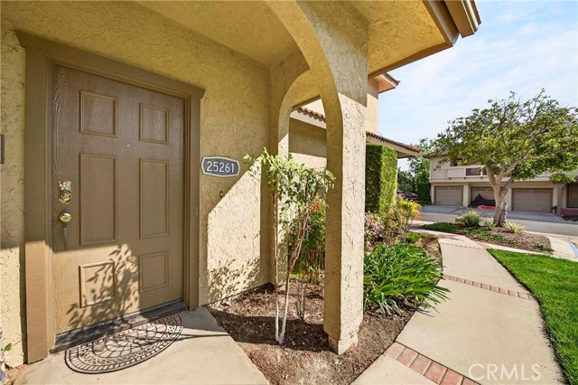 Detail Gallery Image 4 of 36 For 25261 Tanoak, Lake Forest,  CA 92630 - 2 Beds | 2 Baths