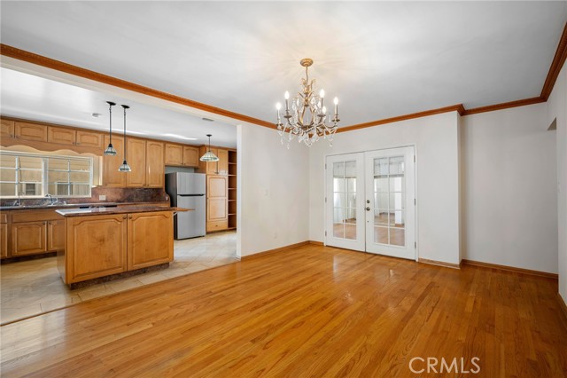2225 East Glenoaks Boulevard photo 9