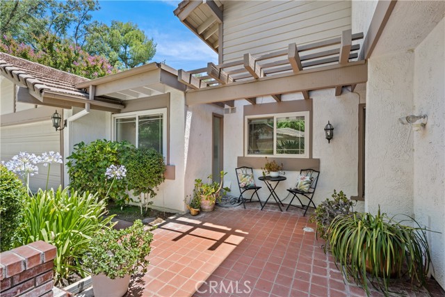 Detail Gallery Image 3 of 40 For 652 via Zapata, Riverside,  CA 92507 - 3 Beds | 2/1 Baths