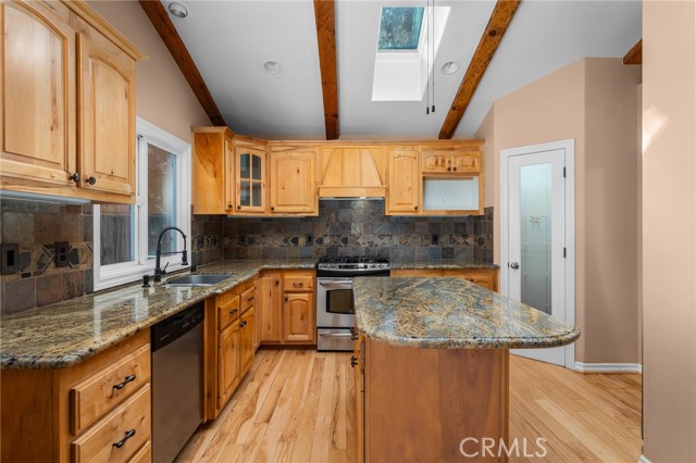 Detail Gallery Image 12 of 32 For 23988 Scenic, Crestline,  CA 92325 - 3 Beds | 2 Baths