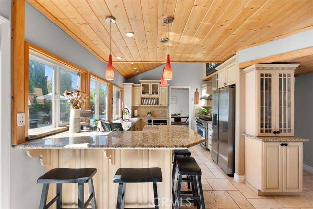 20571 Reef Lane, Huntington Beach CA: https://media.crmls.org/medias/62bfb9be-e4cb-4abf-a940-dbb41b6788f8.jpg
