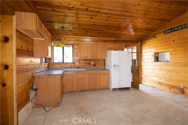 Detail Gallery Image 5 of 21 For 39222 N Shore Dr, Fawnskin,  CA 92333 - 2 Beds | 2 Baths