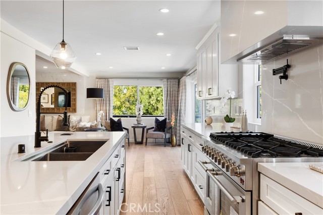 Detail Gallery Image 11 of 69 For 23202 Aetna St, Woodland Hills,  CA 91367 - 5 Beds | 4 Baths