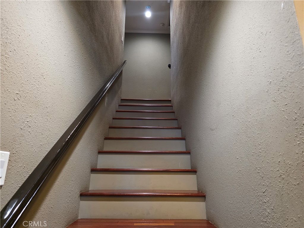https://media.crmls.org/medias/62c10ba9-1d19-44aa-9ec9-5a7bb6339968.jpg?preset=X-Large