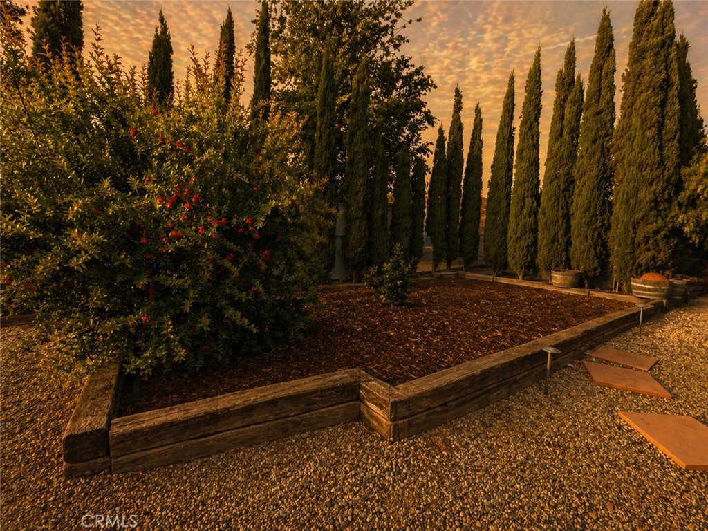 https://media.crmls.org/medias/62c27224-1480-4ea3-b4fb-abd238e76455.jpg?preset=X-Large