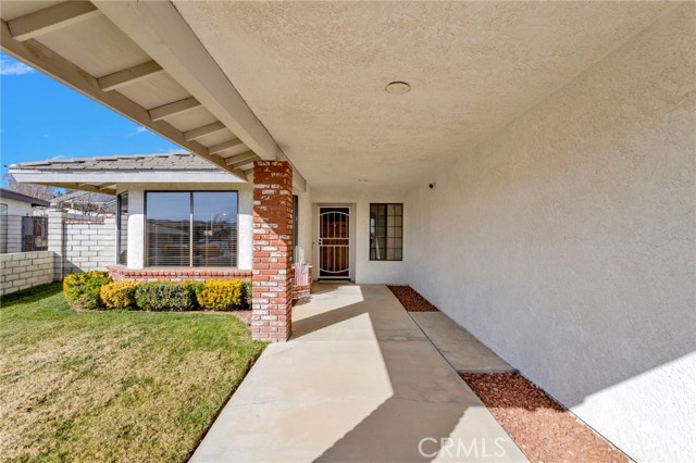 Detail Gallery Image 6 of 46 For 12790 Amberwood, Victorville,  CA 92395 - 3 Beds | 2 Baths