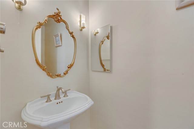 134 E Las Flores Ave, Arcadia CA: https://media.crmls.org/medias/62c36bc4-0081-4716-96d9-8d33dcb80ffd.jpg