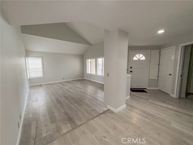 Detail Gallery Image 4 of 55 For 5018 Evanwood Ave, Oak Park,  CA 91377 - 4 Beds | 2/1 Baths