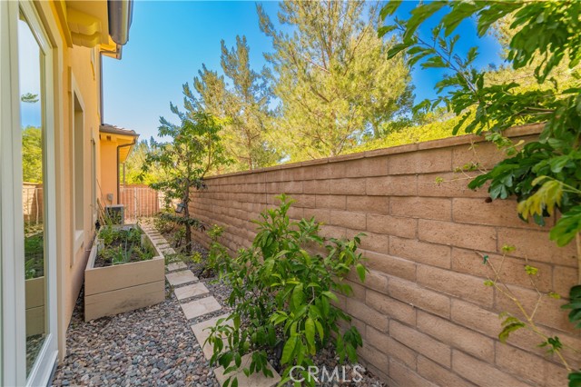 51 Thoroughbred, Irvine CA: https://media.crmls.org/medias/62c4a415-64ec-46c5-b8eb-49c7009a2789.jpg