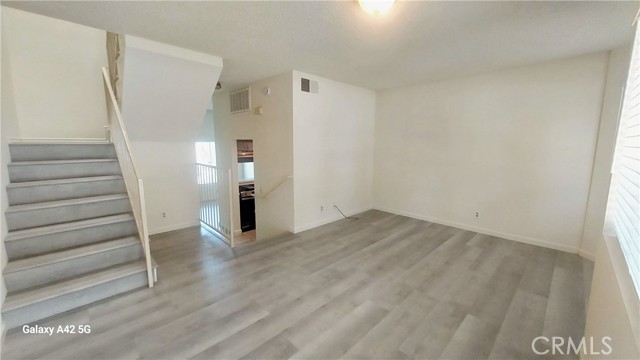 Detail Gallery Image 5 of 19 For 4904 Ithaca Ave #2,  Los Angeles,  CA 90032 - 3 Beds | 2 Baths
