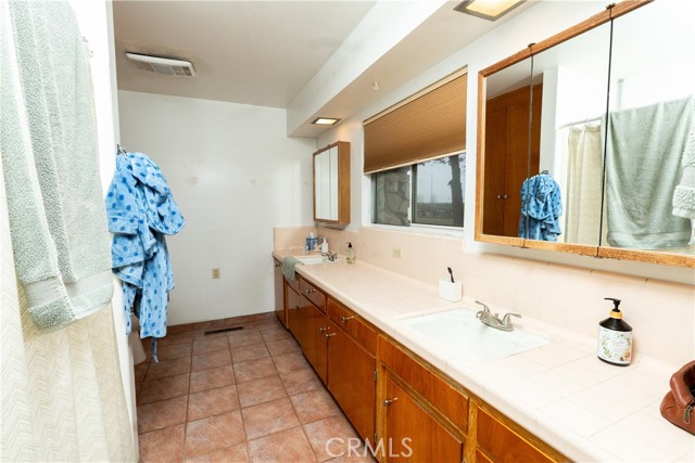 Detail Gallery Image 30 of 59 For 25565 Road 13, Chowchilla,  CA 93610 - 4 Beds | 3 Baths