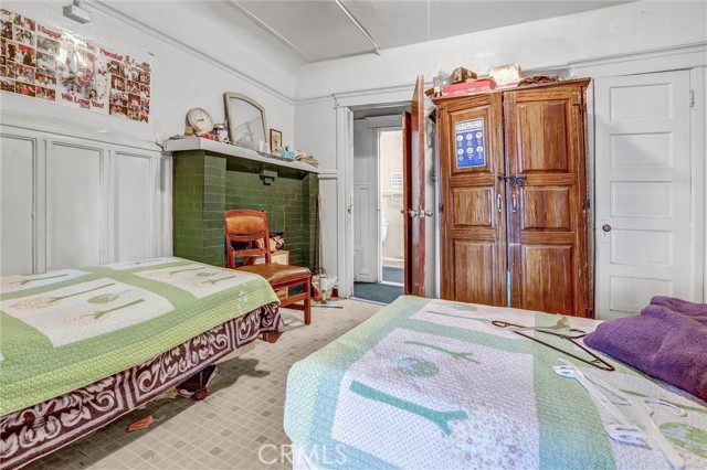 1470 W Adams Boulevard, Los Angeles CA: https://media.crmls.org/medias/62c6b92c-7694-40db-9efc-0adc59f349df.jpg