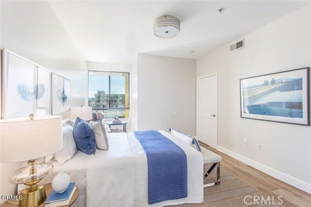 6938 Laurel Canyon Boulevard, North Hollywood CA: https://media.crmls.org/medias/62c6b96e-7582-4721-a982-ff50804a0700.jpg