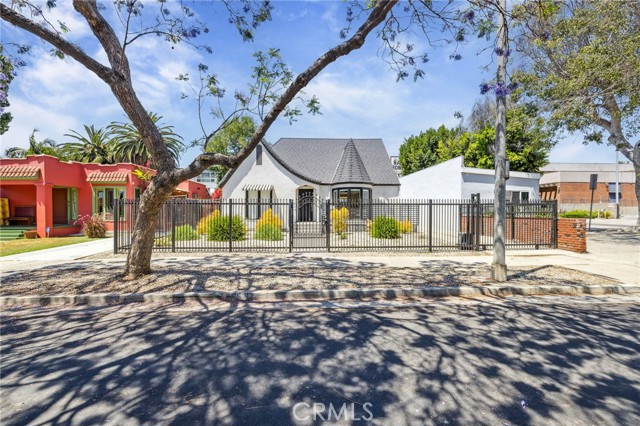 6521 Homewood Avenue, Los Angeles CA: https://media.crmls.org/medias/62c6d221-a3c4-464a-82f9-7632dbead6a5.jpg