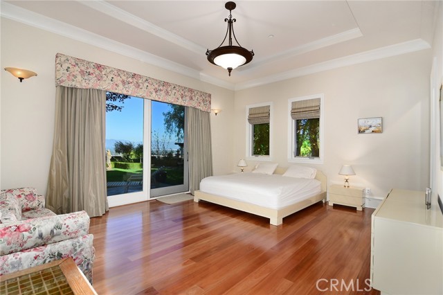 Detail Gallery Image 29 of 73 For 18933 La Montana Pl, Tarzana,  CA 91356 - 7 Beds | 6/1 Baths
