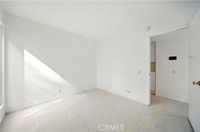 75 Willow Tree Lane, Irvine CA: https://media.crmls.org/medias/62c71e81-3ce5-48a7-8e49-4144203951db.jpg