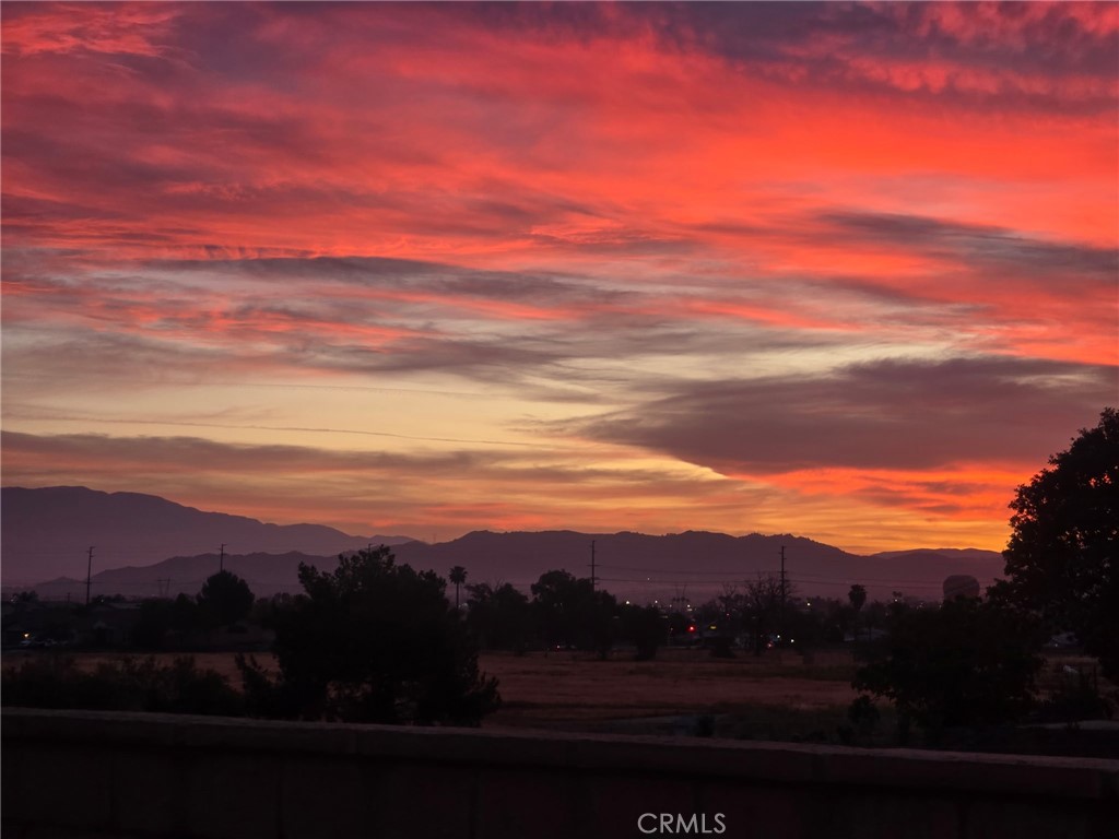 https://media.crmls.org/medias/62c8a616-5ef9-4ee2-a587-798f269ab76b.jpg?preset=X-Large