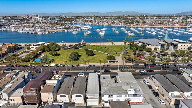 1707 W Balboa Boulevard, Newport Beach CA: https://media.crmls.org/medias/62c946df-3789-4c66-b003-d16478b0e5f7.jpg