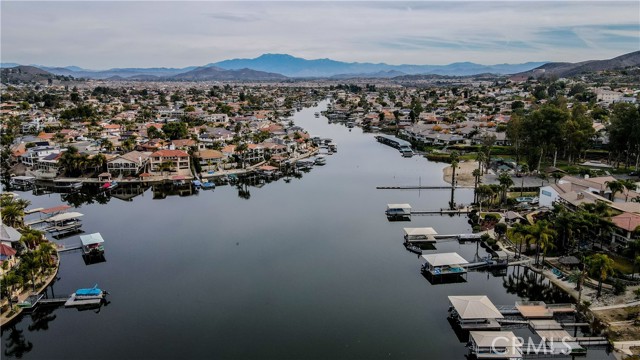 23180 Gray Fox Drive, Canyon Lake CA: https://media.crmls.org/medias/62cac776-3165-4a91-af69-62a460edafe1.jpg
