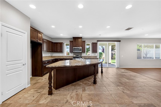 Detail Gallery Image 16 of 55 For 11775 Silver Birch Rd, Corona,  CA 92883 - 4 Beds | 3 Baths