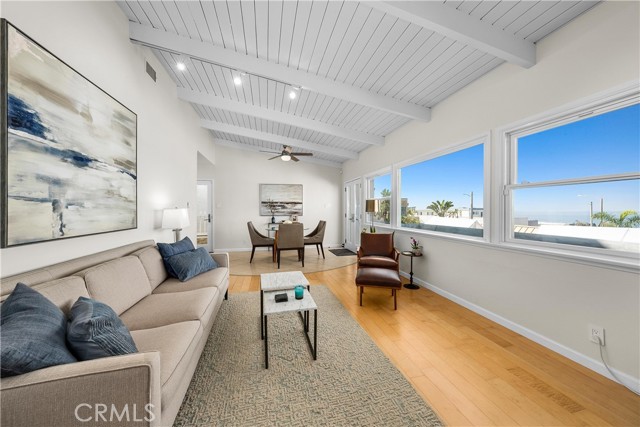 3605 Crest Drive, Manhattan Beach, California 90266, 2 Bedrooms Bedrooms, ,1 BathroomBathrooms,Residential,Sold,Crest,SB21199066