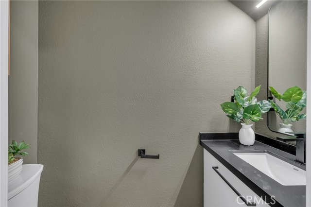 662 Sycamore Avenue, Claremont CA: https://media.crmls.org/medias/62cc467e-0ddb-4982-be23-725c5ff727fd.jpg