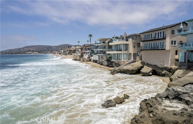 Detail Gallery Image 17 of 27 For 1261 Ocean Front, Laguna Beach,  CA 92651 - 2 Beds | 3/2 Baths