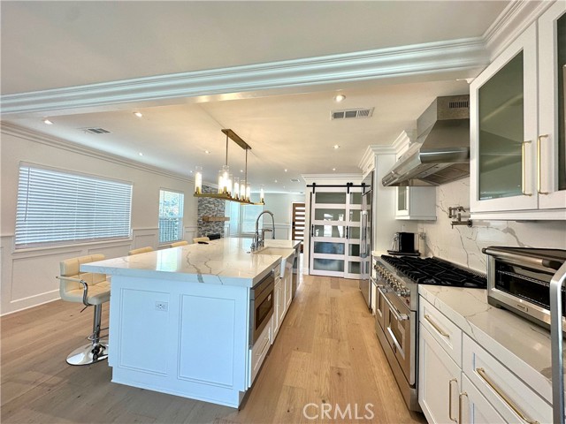 Detail Gallery Image 9 of 31 For 3821 S Muirfield Rd, Los Angeles,  CA 90008 - 4 Beds | 2 Baths